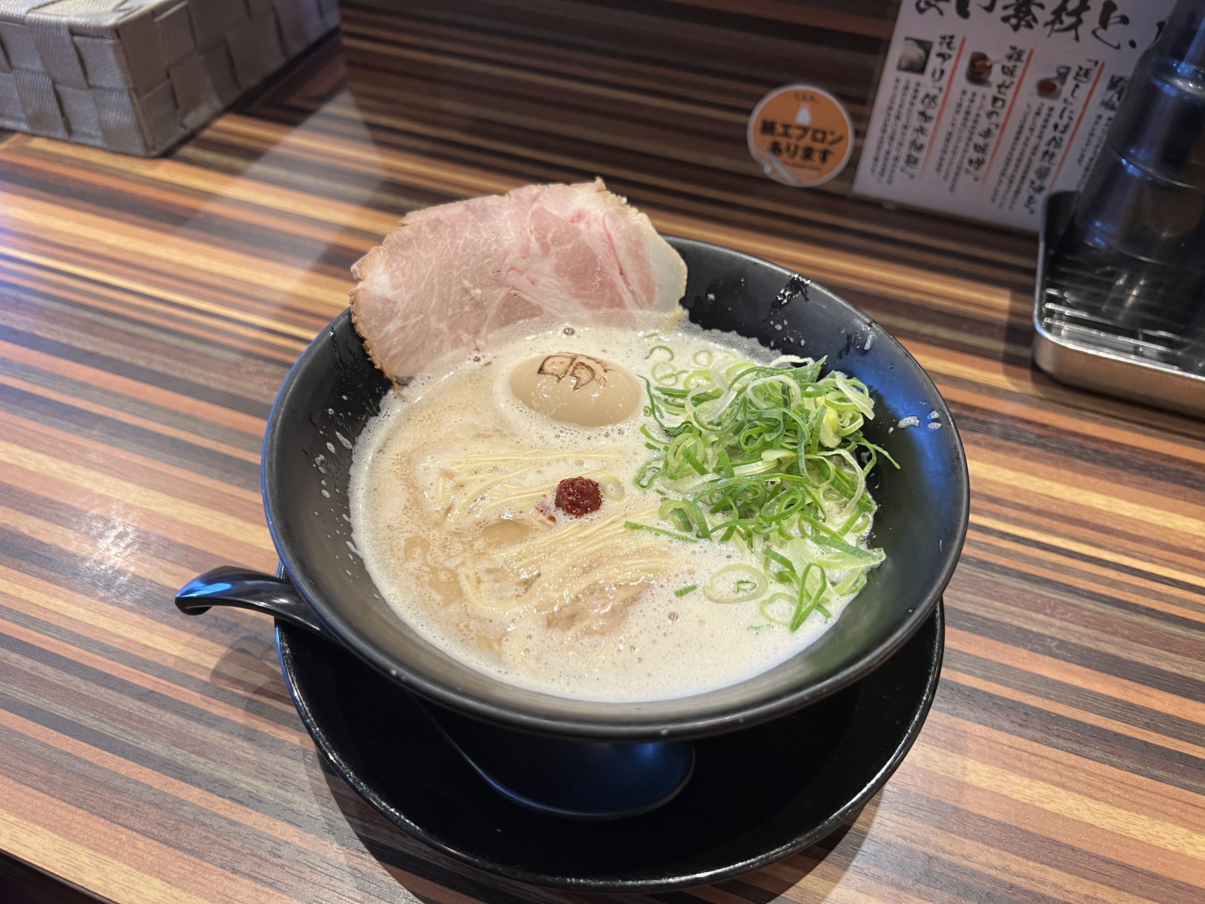 豚骨ラーメン店のホール・キッチンスタッフ 0